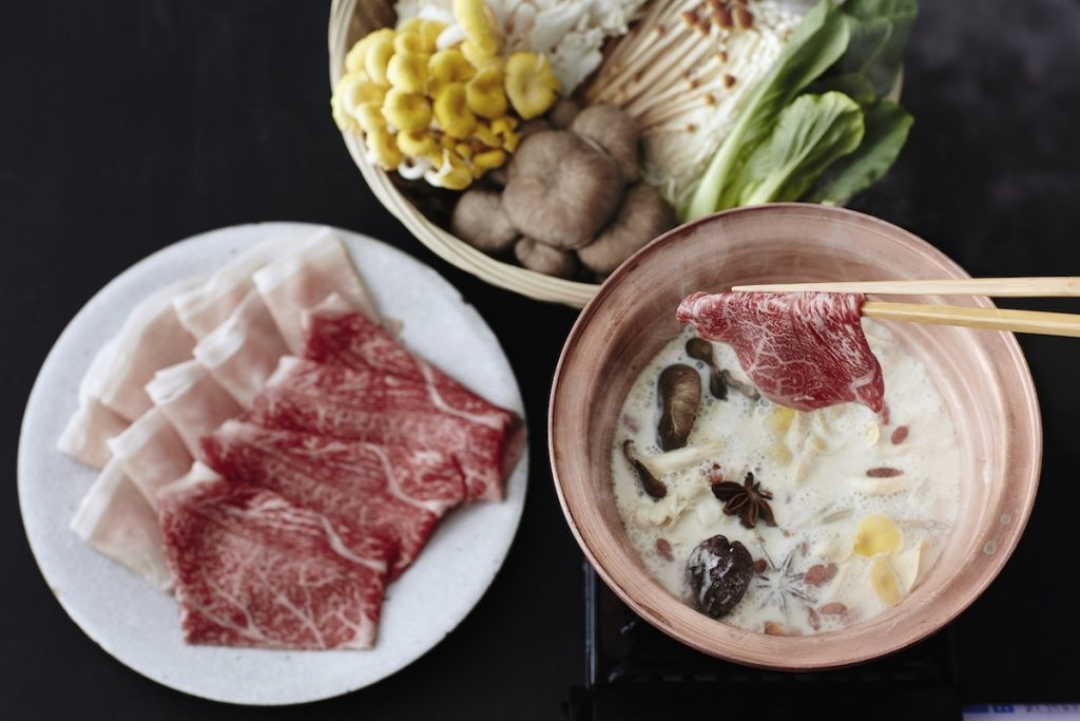 Soymilk plain hot water medicinal mushroom shabu-shabu